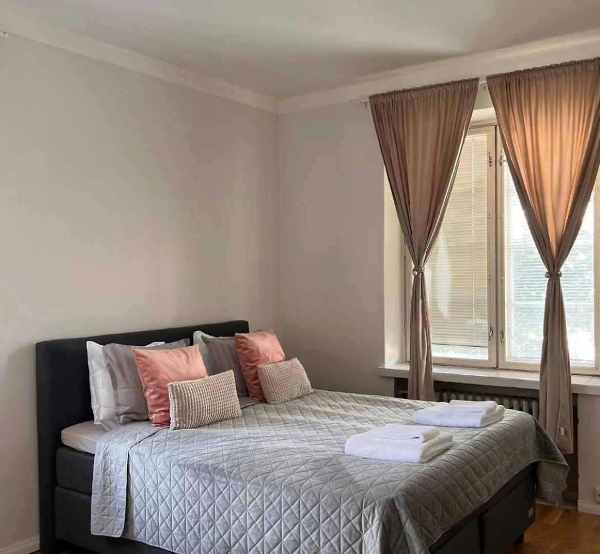 Your Chic Vibrant Airbnb Хельсинки