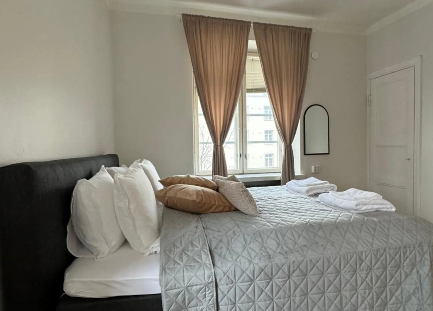 Your Chic Vibrant Airbnb Хельсинки