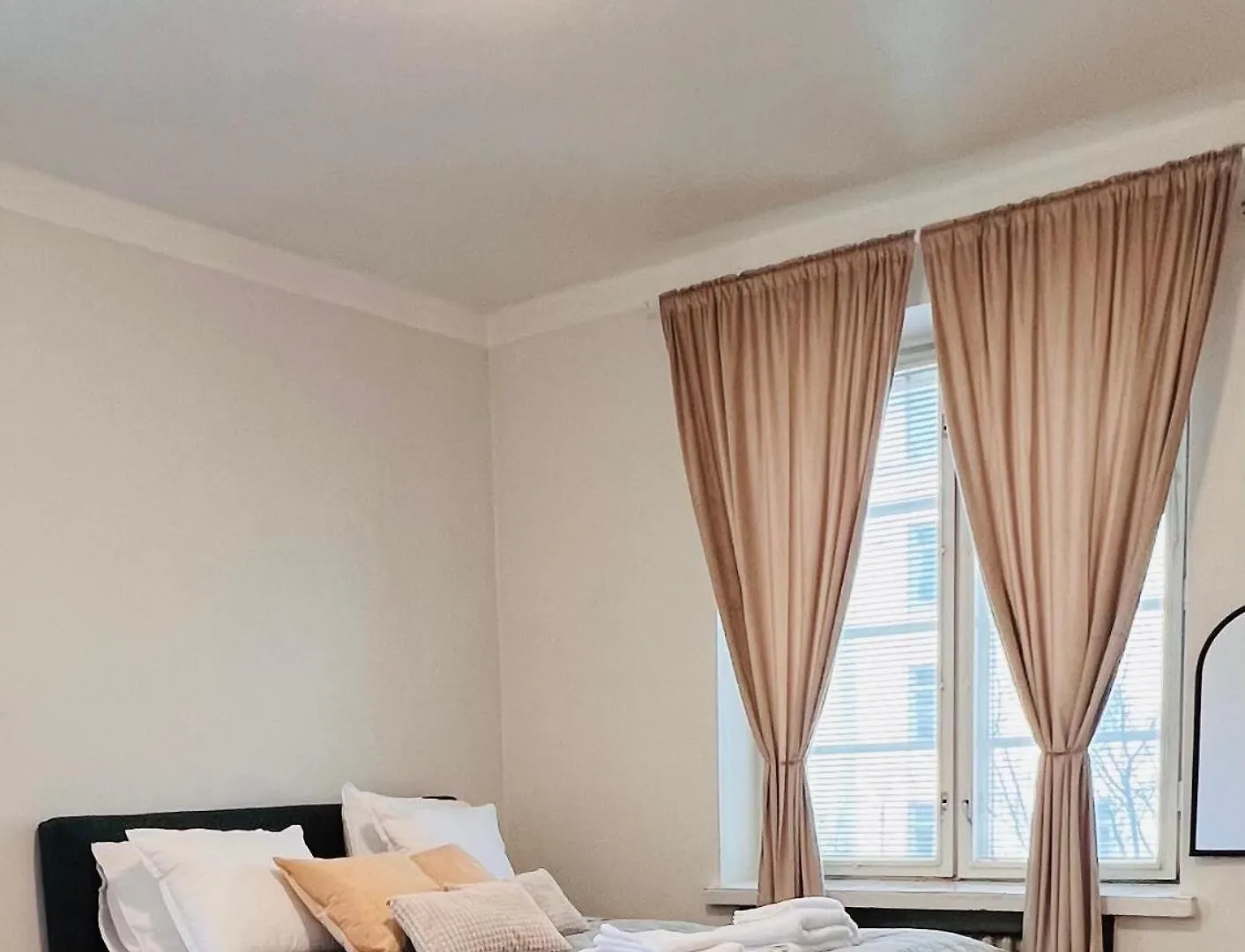 Your Chic Vibrant Airbnb Хельсинки